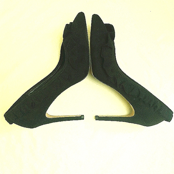 BCBGeneration Black Velvet Ruffle Stilleto Heels 8.5B - Picture 7 of 11